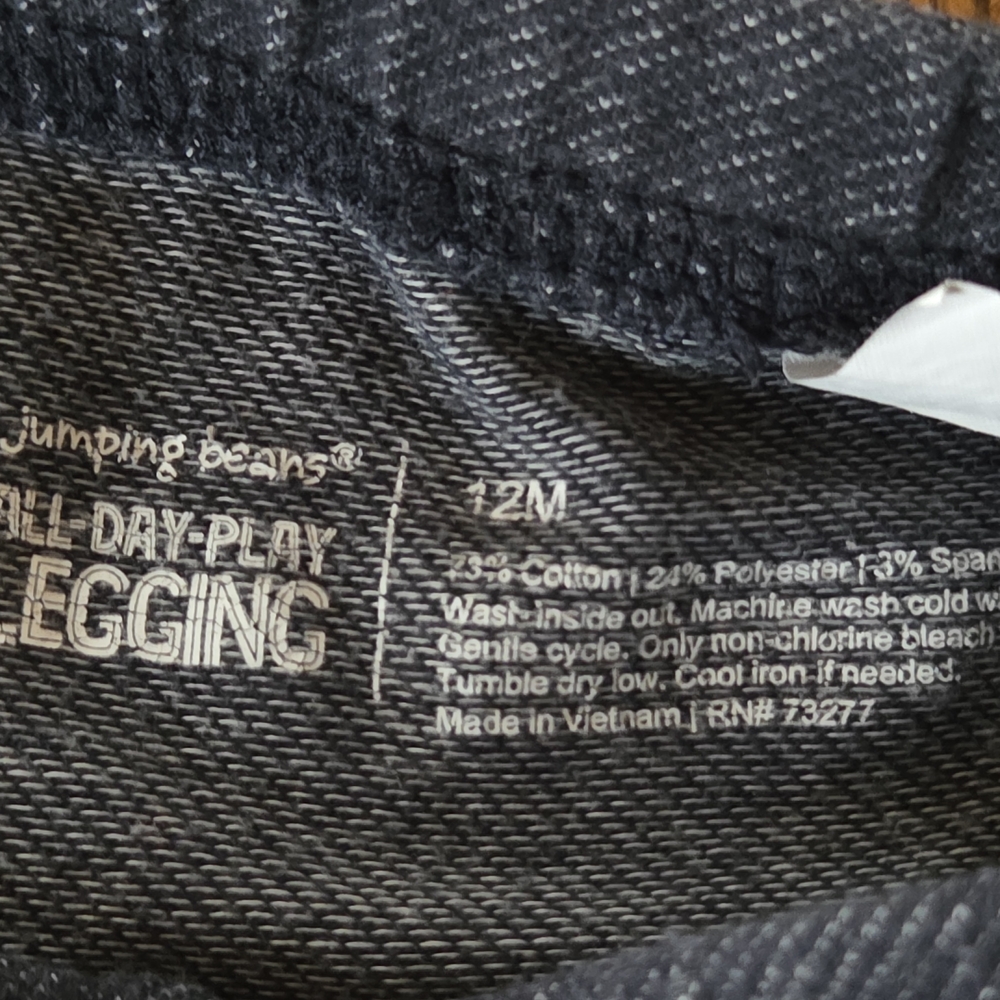 12 Month Tops and Bottoms: 3 Onesies and Blue Stretch Leggings/Ruffled Shorts - Picture 3 of 12